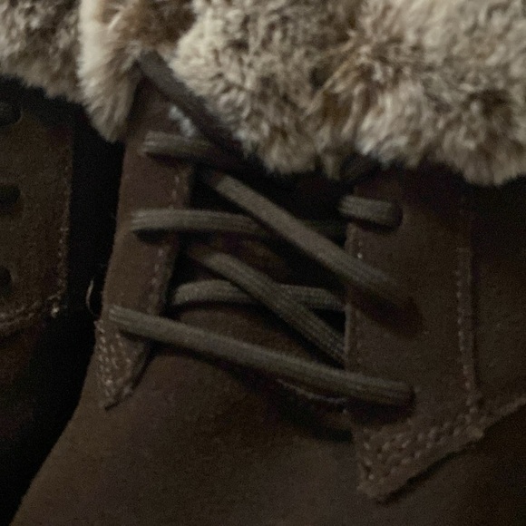 EUC SKECHERS WO SIZE 9 BROWN SUEDE LEATHER ANKLE BOOTS W/ FAUX FUR TRIM CLEAN - Picture 12 of 12